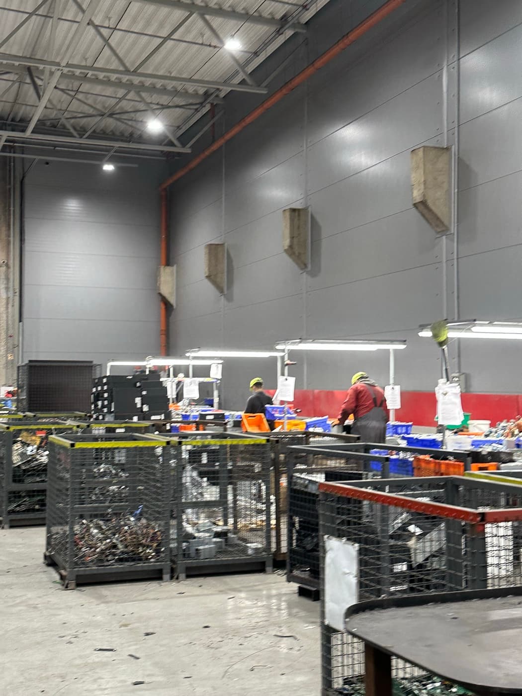 Manual sorting stations